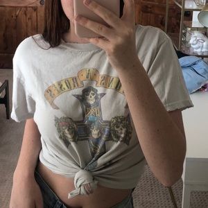 Brandy Melville Guns and Roses t shirt
